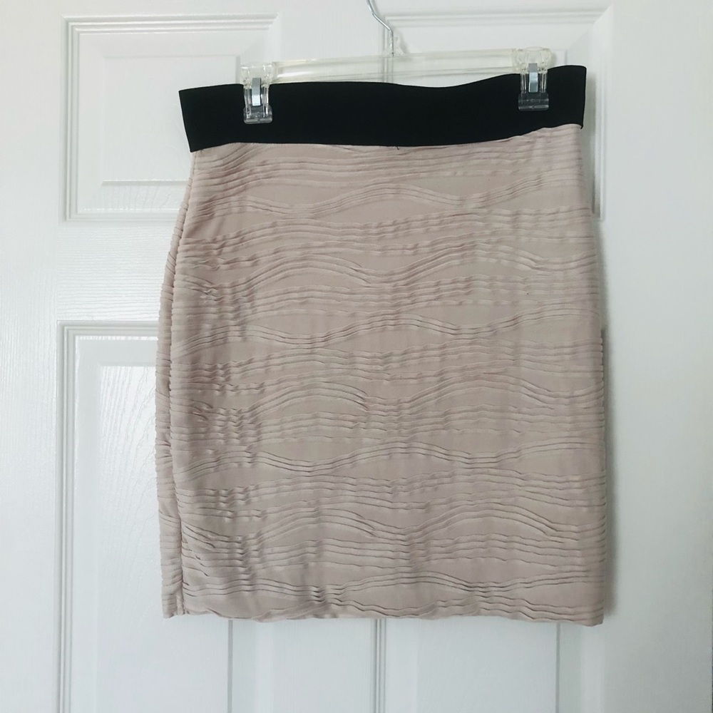 H&M Skirt . Color Black & Beige. Size 10.